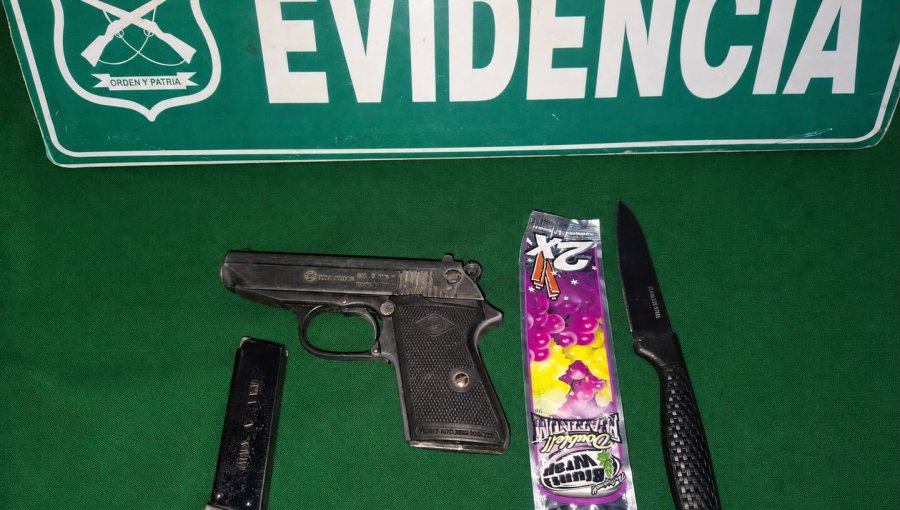 Detienen a sujeto con pistola a fogueo y un cuchillo durante fiscalización en Reñaca