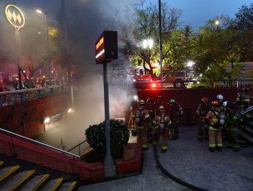 Incendio consumió completamente un vagón en la estación Santa Isabel del Metro de Santiago