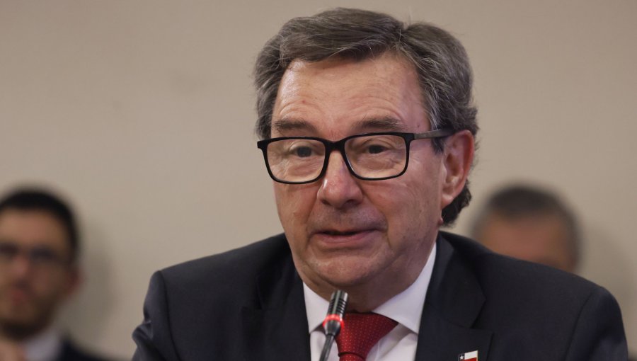 Ministro de Defensa califica de "injusto" el arancel de EE.UU. a Chile y cuestiona impacto en la relación bilateral