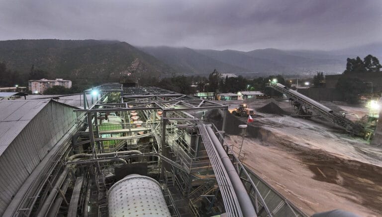 Minera Las Cenizas de Cabildo bajo la lupa de la Superintendencia del Medio Ambiente: investigan posible derrame de relaves