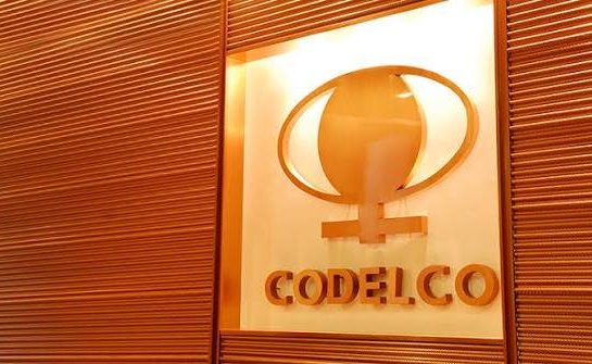 Gobierno descarta privatizar Codelco, pero se abre a "vender algunos bienes que son prescindibles"