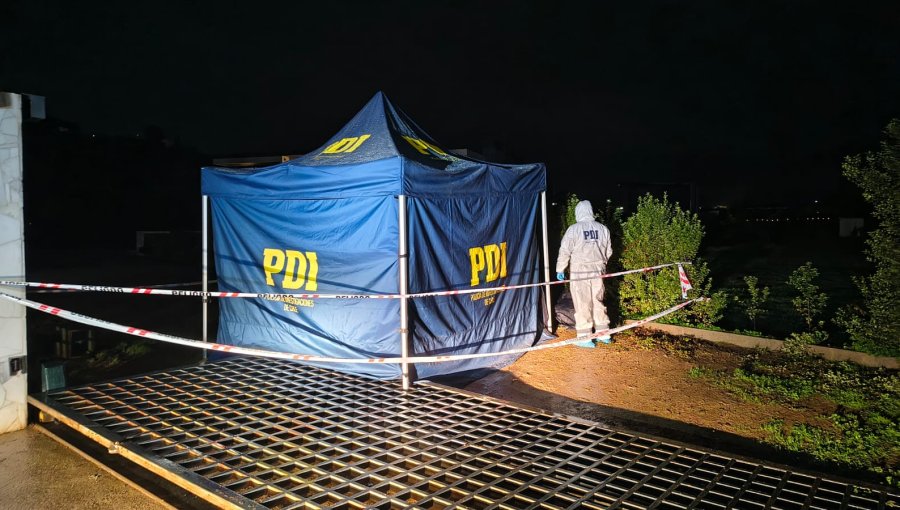 Mujer de 49 años murió aplastada por portón de acceso de condominio en Limache