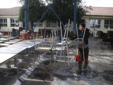16 colegios y jardines siguen afectados por temporales en Valparaíso: se evalúa instalar una escuela modular en Laguna Verde