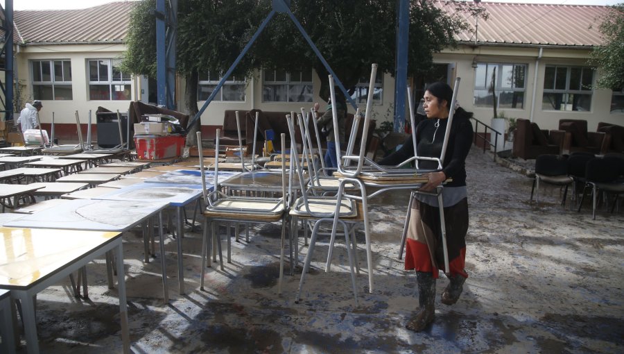 16 colegios y jardines siguen afectados por temporales en Valparaíso: se evalúa instalar una escuela modular en Laguna Verde