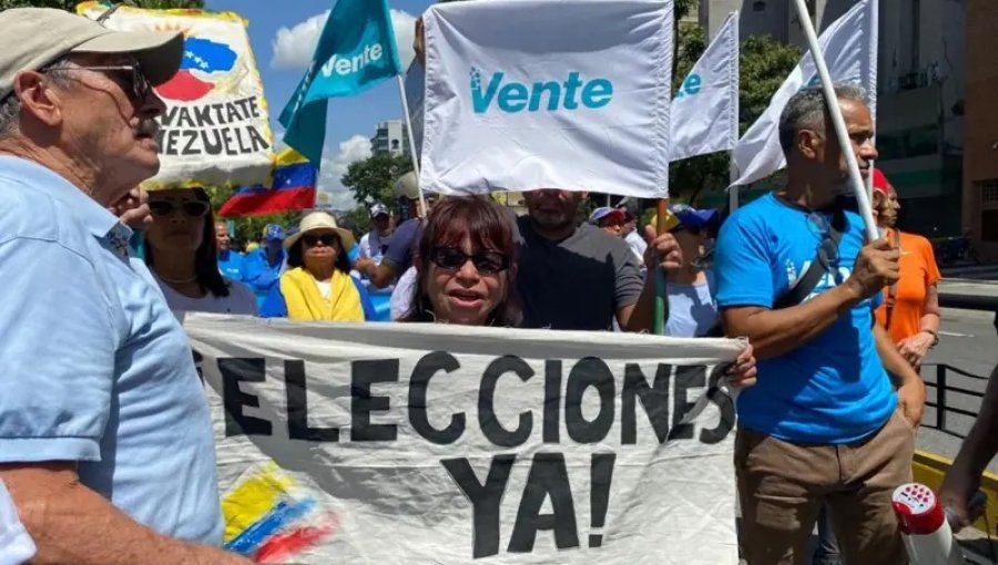 Realizan las primeras manifestaciones tras el doble terremoto y al cumplirse dos años de las elecciones presidenciales de 2024 en Venezuela