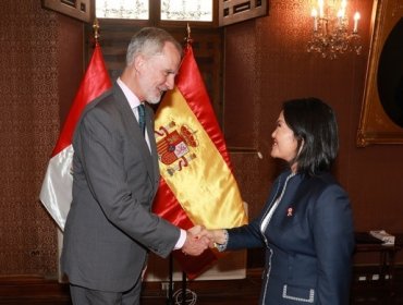 Felipe VI se reúne con Keiko Fujimori antes de su toma de posesión en Perú