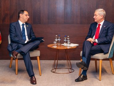 Presidente Kast sostiene cita bilateral con el vicepresidente de Colombia en el marco del cambio de mando en Perú