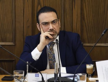 Senador Karim Bianchi presenta proyecto "La Cofradía" para sancionar la apología del abuso infantil