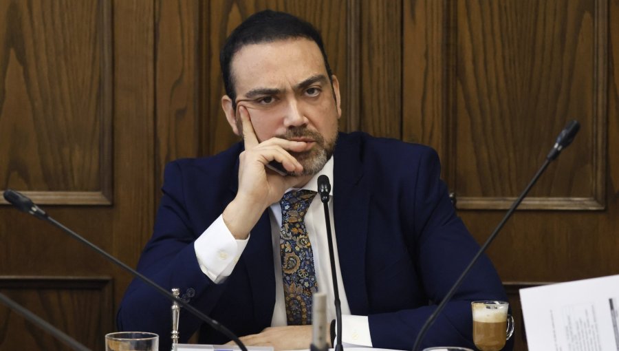 Senador Karim Bianchi presenta proyecto "La Cofradía" para sancionar la apología del abuso infantil
