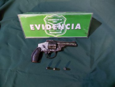 Detienen a hombre por portar un revólver y municiones durante control policial en Cabildo