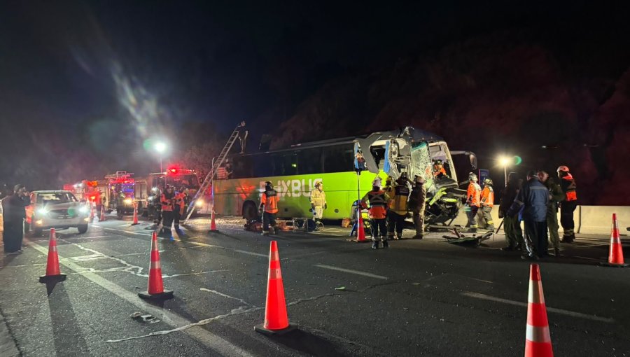 Múltiples personas lesionadas deja colisión entre bus y un camión en la ruta 68 en Casablanca