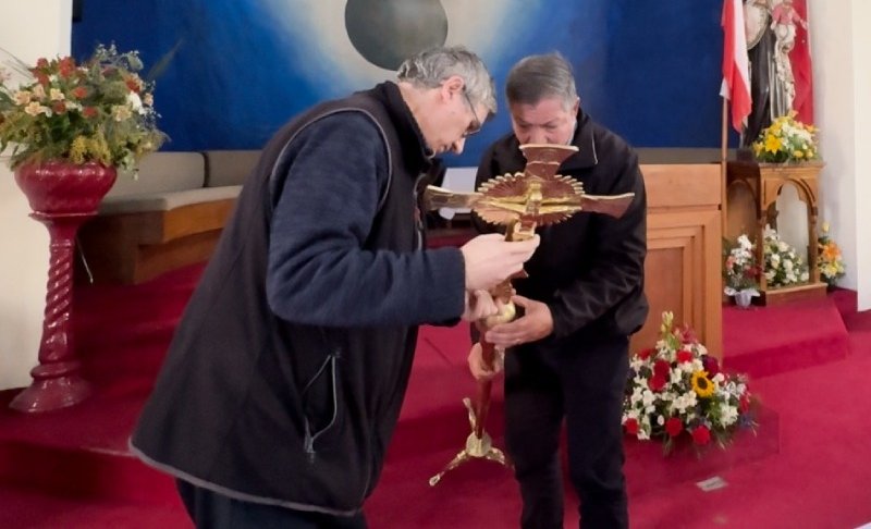 Detienen a sujeto que sustrajo una cruz de bronce desde la Parroquia San Nicolás de Bari de Villa Alemana