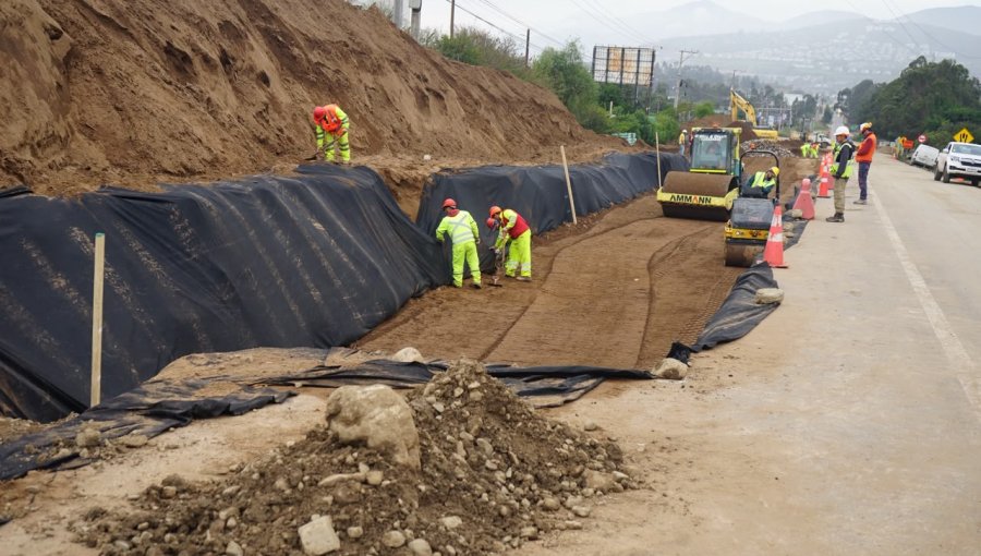 Alcalde de Puchuncaví inspecciona obras en socavón de la ruta E-30-F y reitera llamado a evitar tránsito de camiones por Maitencillo