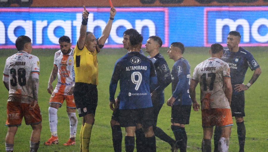 Kevin Altez recibió duro castigo tras intentar agredir a árbitro en el partido de Huachipato contra Cobresal