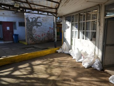 Gobierno Regional evalúa daños en escuelas de Valparaíso tras sistema frontal y anuncia apoyo para reconstrucción de Escuela Laguna Verde
