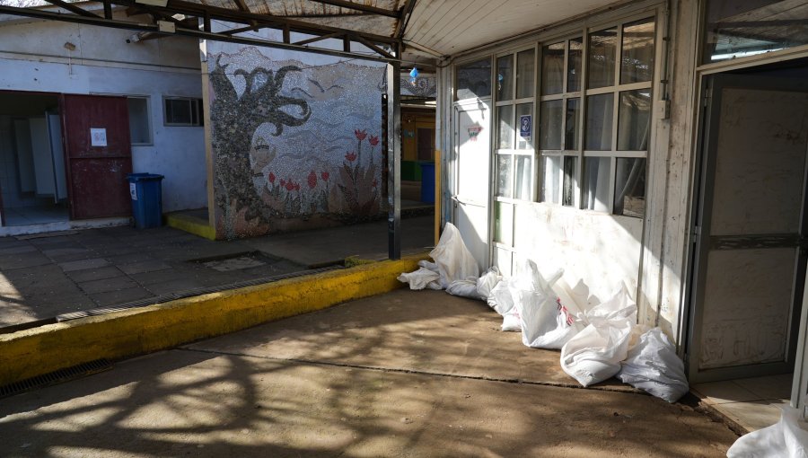 Gobierno Regional evalúa daños en escuelas de Valparaíso tras sistema frontal y anuncia apoyo para reconstrucción de Escuela Laguna Verde
