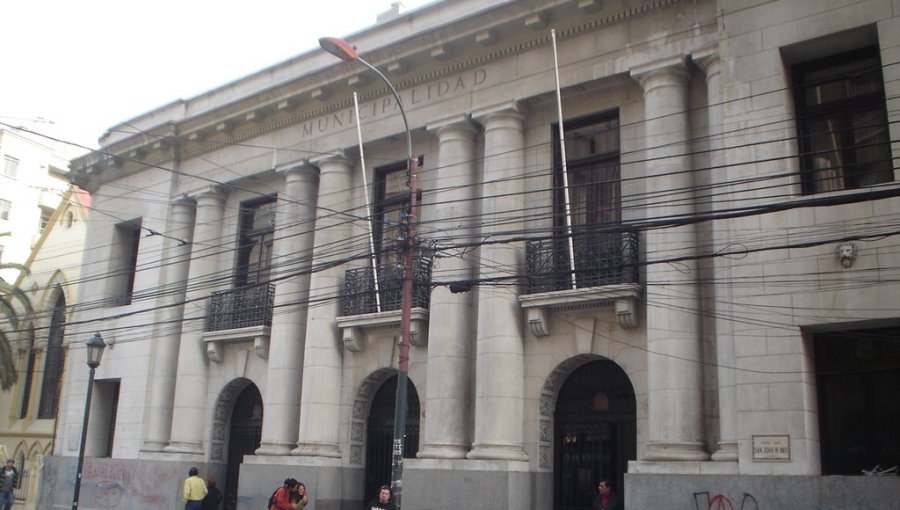 Municipalidad de Valparaíso responde a suspensión de directora jurídica y apunta a problemas en notificaciones de Contraloría