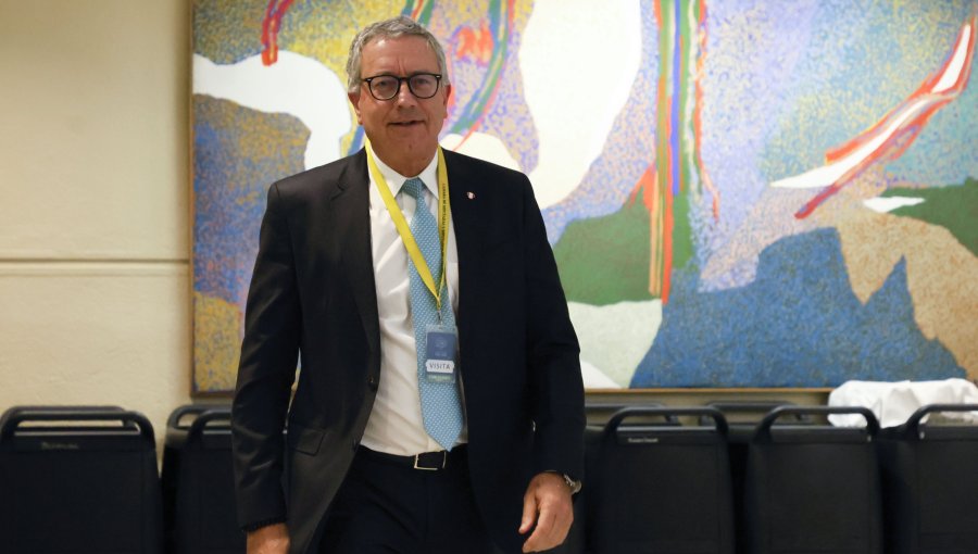 Fontaine reitera que no está en los planes privatizar Codelco y afirma que el objetivo es que la estatal "recupere su liderazgo"