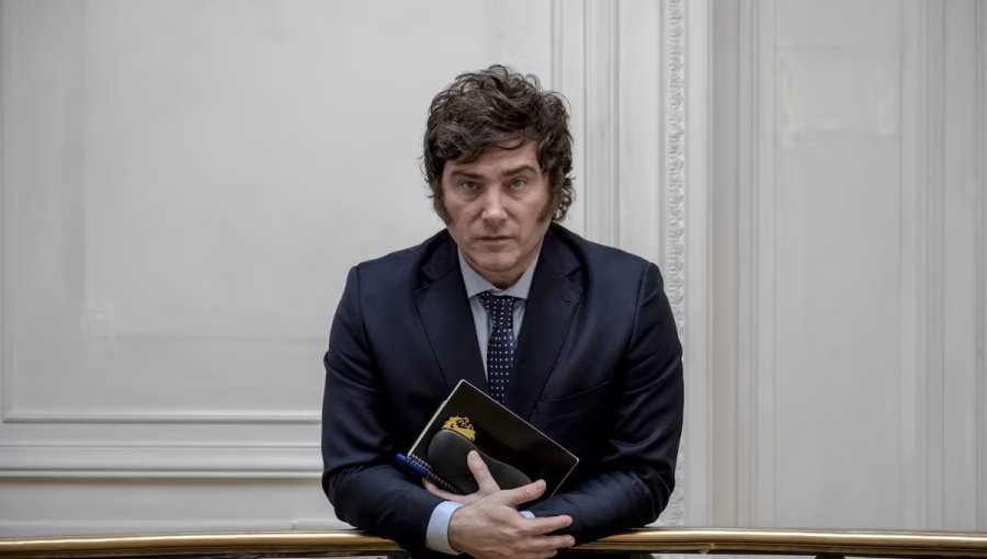 Qué es el "grillete fiscal" y otras reformas que impulsa Milei para blindar su proyecto económico en Argentina