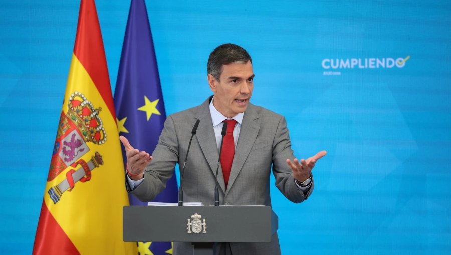 Presidente del Gobierno de España culpa a las "mafias que trafican con seres humanos" de la crisis en Ceuta
