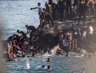 50 mil migrantes cruzan a nado desde Marruecos hacia Ceuta y 19 mueren en el intento