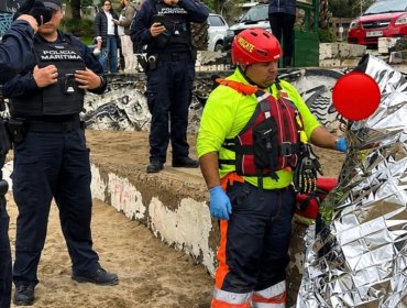Bañista fue rescatado tras presentar dificultades en Playa Las Torpederas de Valparaíso