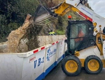 Caída de rocas en Avenida España mantiene tránsito suspendido entre Valparaíso y Viña del Mar