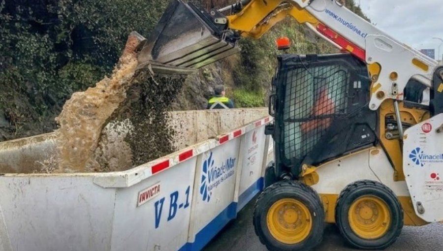 Caída de rocas en Avenida España mantiene tránsito suspendido entre Valparaíso y Viña del Mar