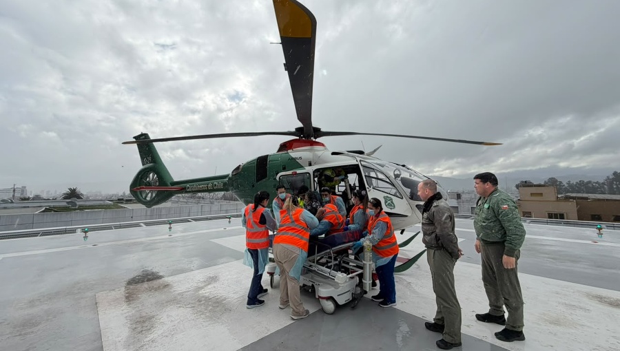 Evacúan en helicóptero a adulta mayor aislada por inundaciones en Pencahue