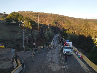 Ejército inicia instalación de puente mecano que permitirá recuperar la conectividad entre Catapilco y La Laguna en Zapallar