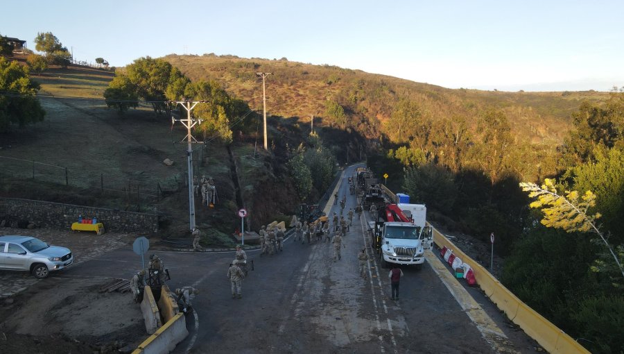 Ejército inicia instalación de puente mecano que permitirá recuperar la conectividad entre Catapilco y La Laguna en Zapallar