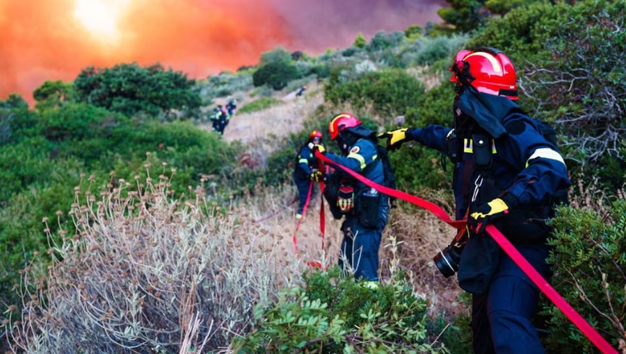 Accidente aéreo durante combate de incendios deja dos fallecidos en Grecia