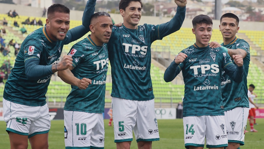 Santiago Wanderers vence a Santa Cruz y queda a un punto del líder Cobreloa