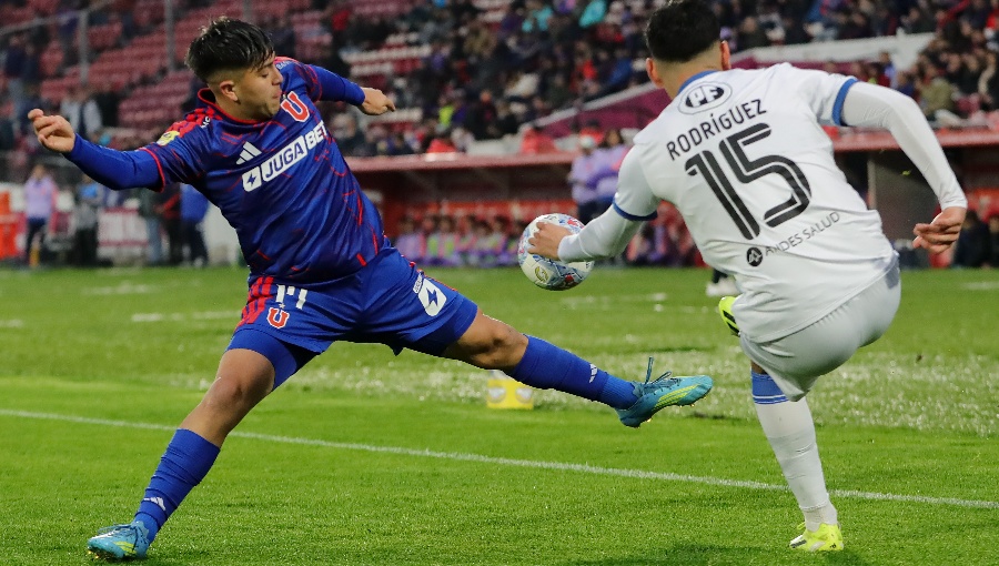 Universidad de Chile vence a Huachipato y se consolida como único escolta de Colo Colo