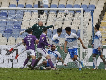 Deportes Concepción golea a Universidad Católica y la aleja de la lucha por el título