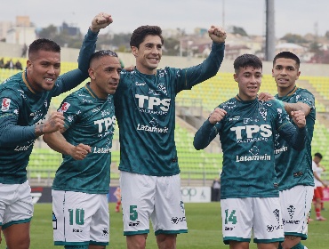 Santiago Wanderers vence a Santa Cruz y queda a un punto del líder Cobreloa