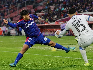 Universidad de Chile vence a Huachipato y se consolida como único escolta de Colo Colo