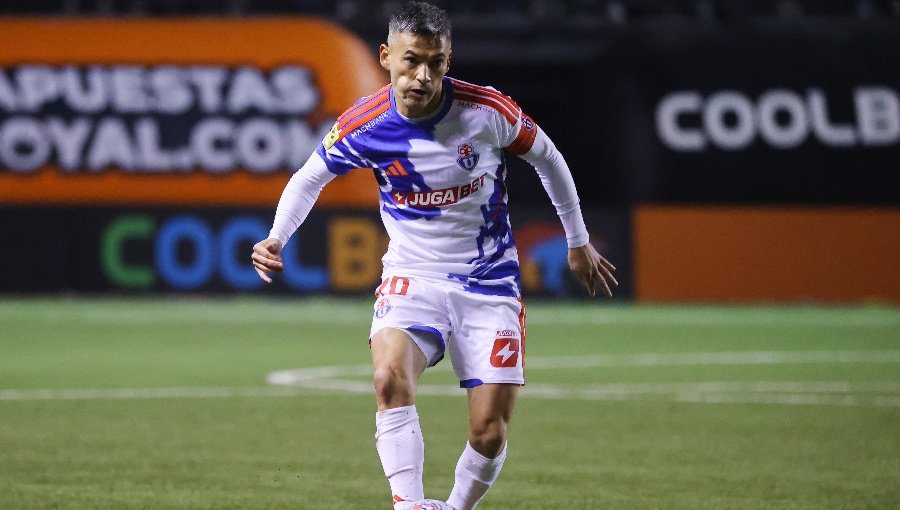 Charles Aránguiz vuelve a la titularidad en Universidad de Chile para enfrentar a Huachipato