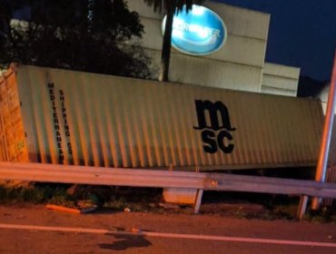Al menos dos fallecidos deja colisión de camión contra vehículo en la ruta 68 en Casablanca