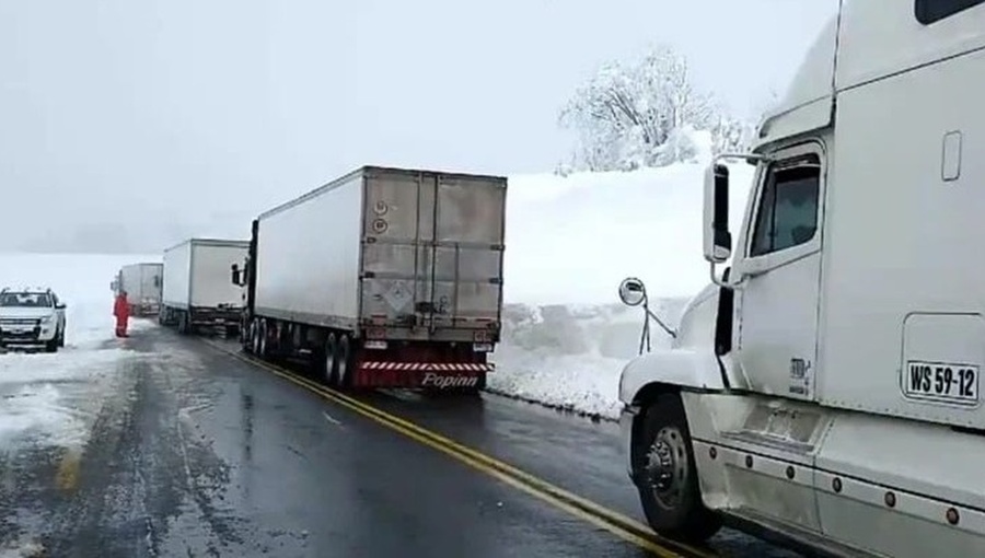 Paso Los Libertadores cumple 18 días cerrado por nieve y congestiona otras carreteras