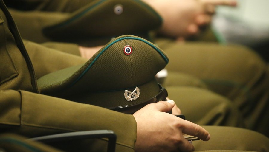 Contraloría revela que 36 funcionarios de Carabineros tenían dos contratos para realizar las mismas funciones