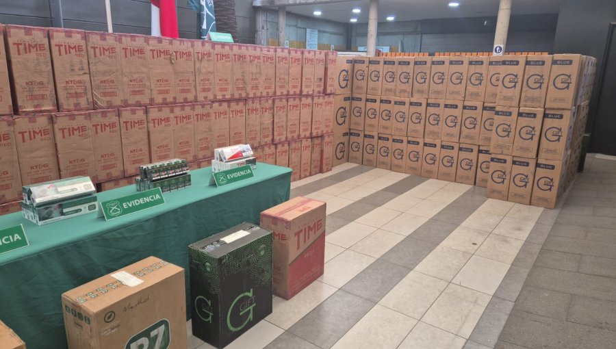 Detienen a siete personas e incautan más de 10 mil cajas de cigarrillos de contrabando en Melipilla
