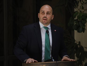 Senador Longton respalda gestión de Iván Poduje en la reconstrucción tras el megaincendio de 2024: "Es un buen ministro"