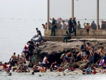 España cifra en 72 mil los migrantes que ingresaron masivamente a Ceuta y confirma 75 fallecidos durante la crisis
