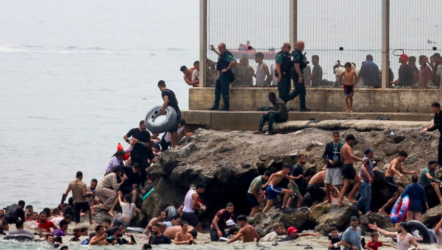 España cifra en 72 mil los migrantes que ingresaron masivamente a Ceuta y confirma 75 fallecidos durante la crisis