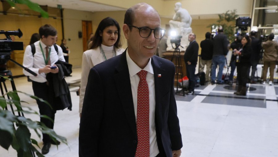 Avanza proyecto que amplía la legítima defensa a carabineros de franco: ministro Arrau valora respaldo en comisión