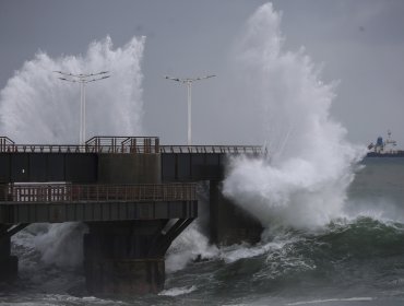 Marejadas afectarán la costa de la región de Valparaíso este fin de semana: oleaje más intenso será entre las 19:00 y 21:00 horas