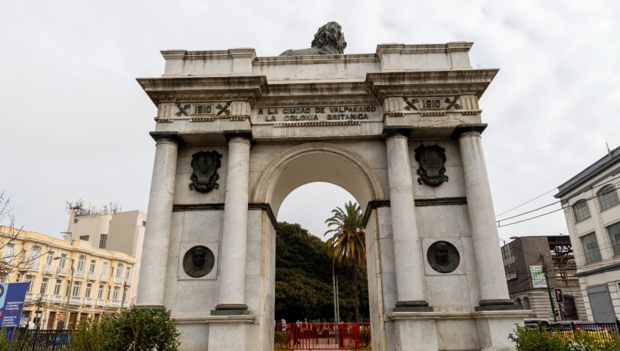 Valparaíso inicia estudio para restaurar el Arco Británico de cara a los 500 años de la ciudad
