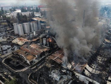 Alcaldesa de Quilicura acusa tras incendio que empresa química "no tenía" plan de acción y exige "las más altas multas"