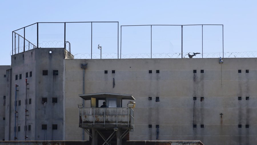 Despachan a ley el proyecto que sanciona a quienes lancen objetos al interior de las cárceles